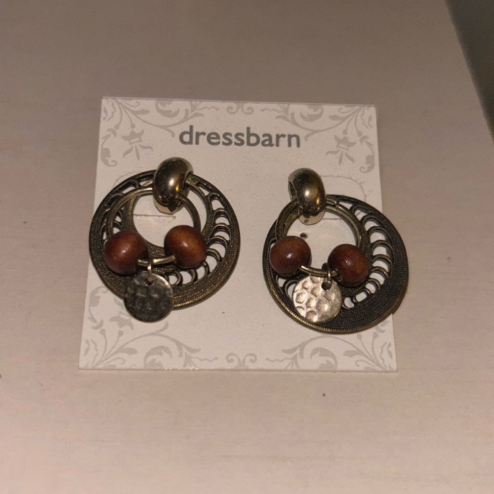 NWT Dress Barn pair of earrings